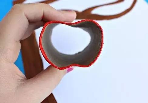 幼儿园卷纸筒环保手工作品,儿童手工涂鸦画纸