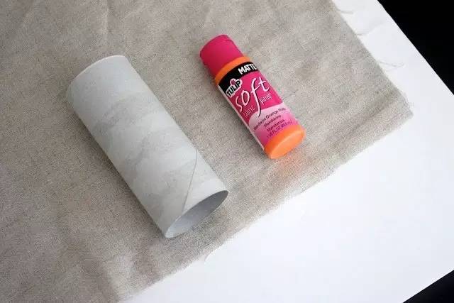 幼儿园卷纸筒环保手工作品,儿童手工涂鸦画纸