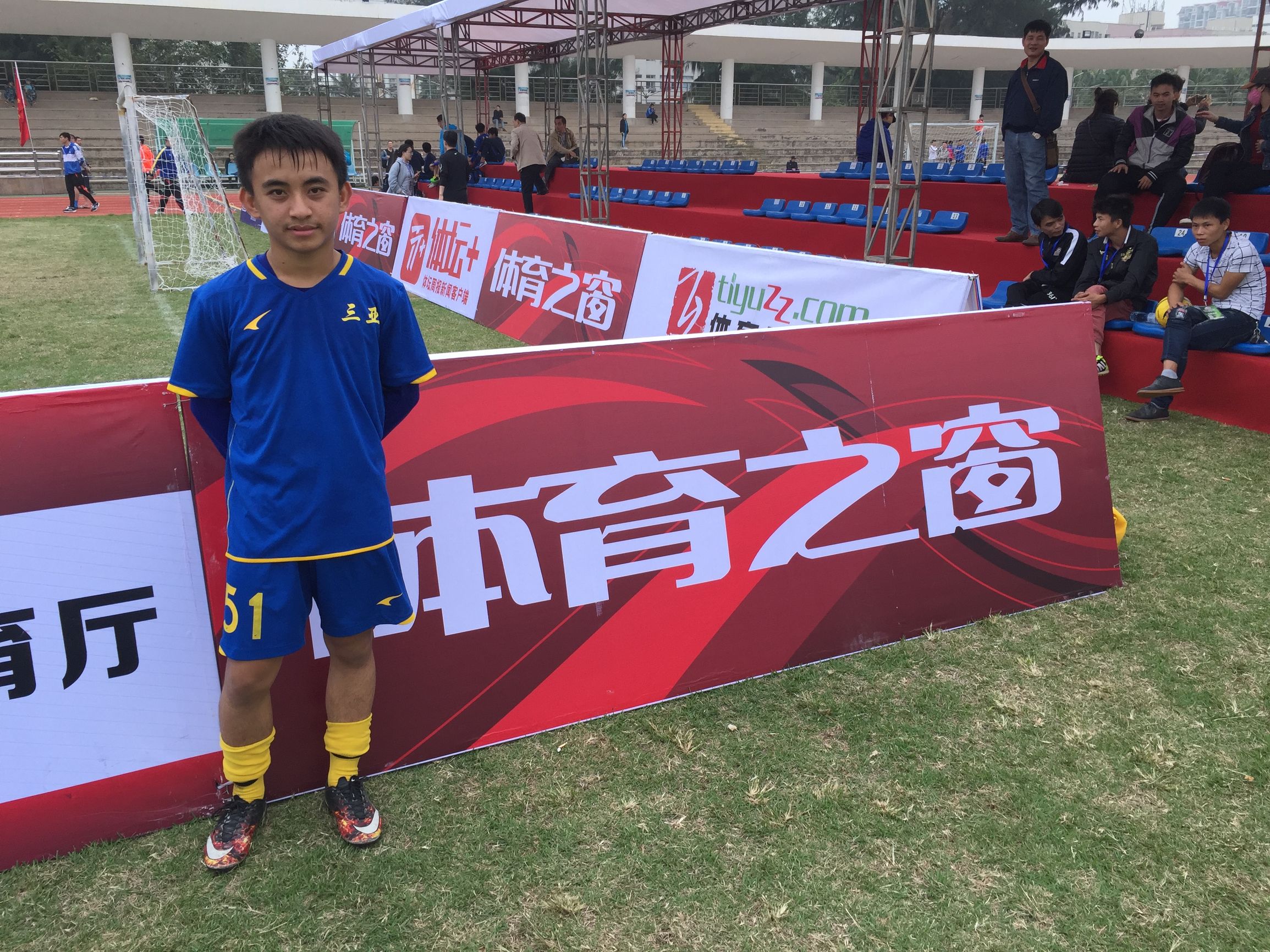 “琼军”闪耀草根足球赛场誓将冠军留在海南