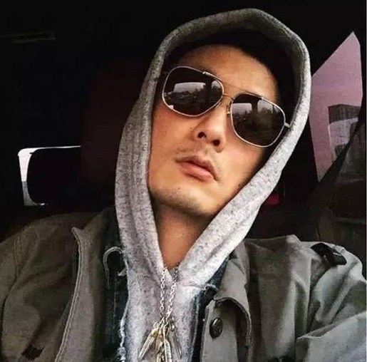 王思聪20万买日本大师设计项链给狗戴这是讽刺吴亦凡权志龙?