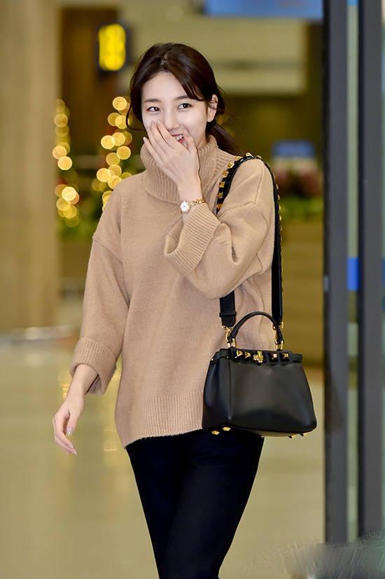 宋茜牛仔短裙配帆布鞋,宋茜同款鞋黑色帆布鞋