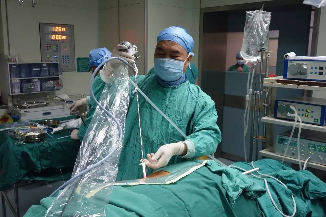 微创肾镜下肾结石碎石取石术,经皮肾镜肾结石激光碎石全过程