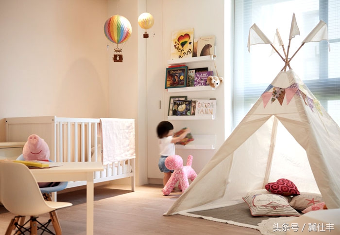 电视墙原来还可以这样：电视机内嵌，轻松看投影，不再是难题