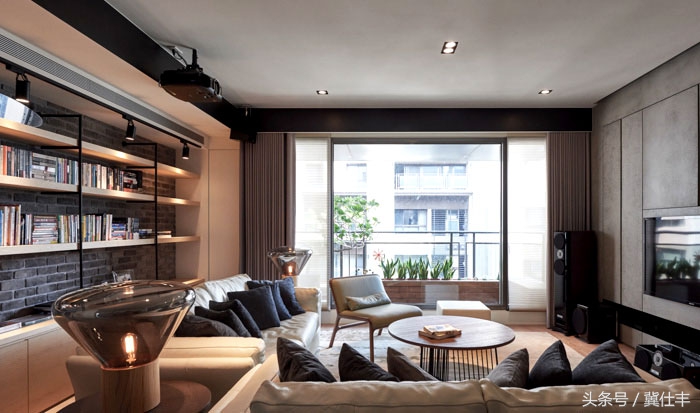 电视墙原来还可以这样：电视机内嵌，轻松看投影，不再是难题