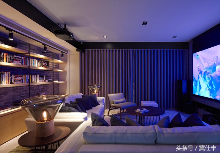 电视墙原来还可以这样：电视机内嵌，轻松看投影，不再是难题
