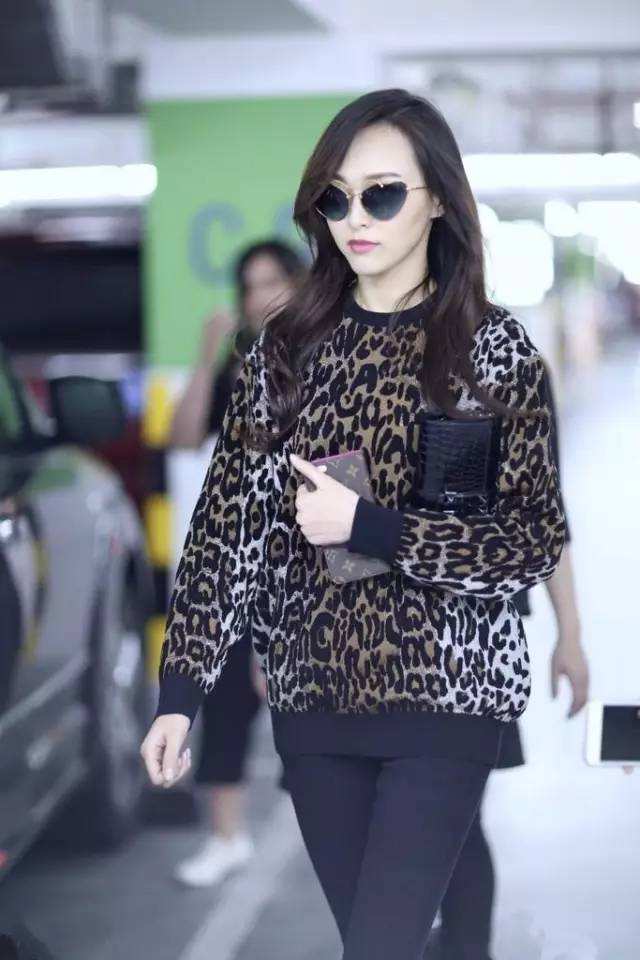 杨幂凌晨为baby送生日祝福,杨幂给唐嫣送祝福