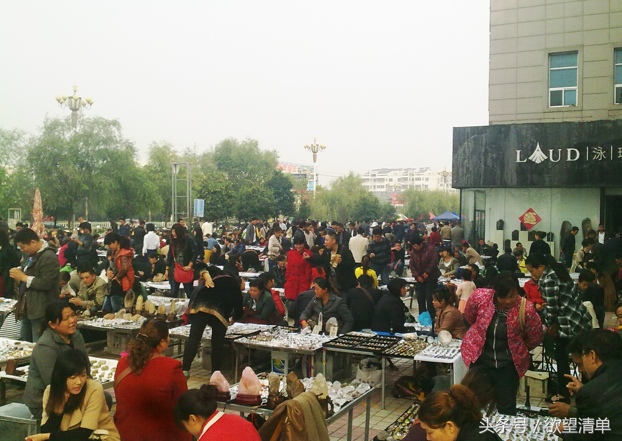 大型水晶洞有作假的吗,市场上水晶造假的重灾区