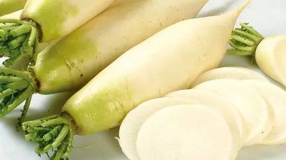 大雪丨白雪欲求吟咏句，穿枝掠院演梅花