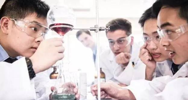 华裔中学生20美元破解救命药，奸商卖11万天价