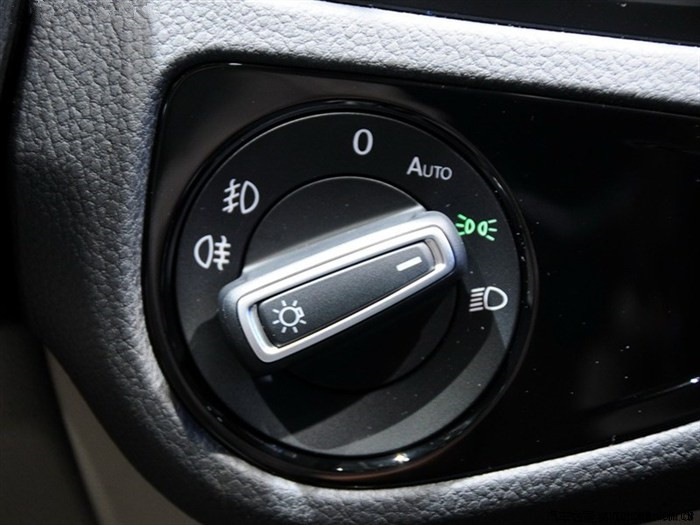 车灯都是爱车上必不可少的部件,汽车车灯多亮合理吗