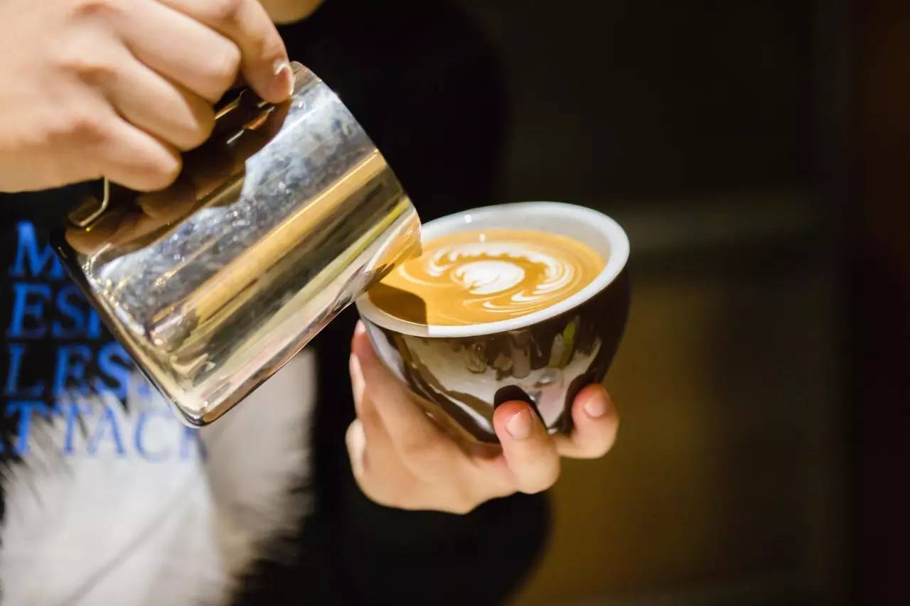 闺蜜聚会去哪好？来「GUMIHO」几个女孩把饰品店开在咖啡馆