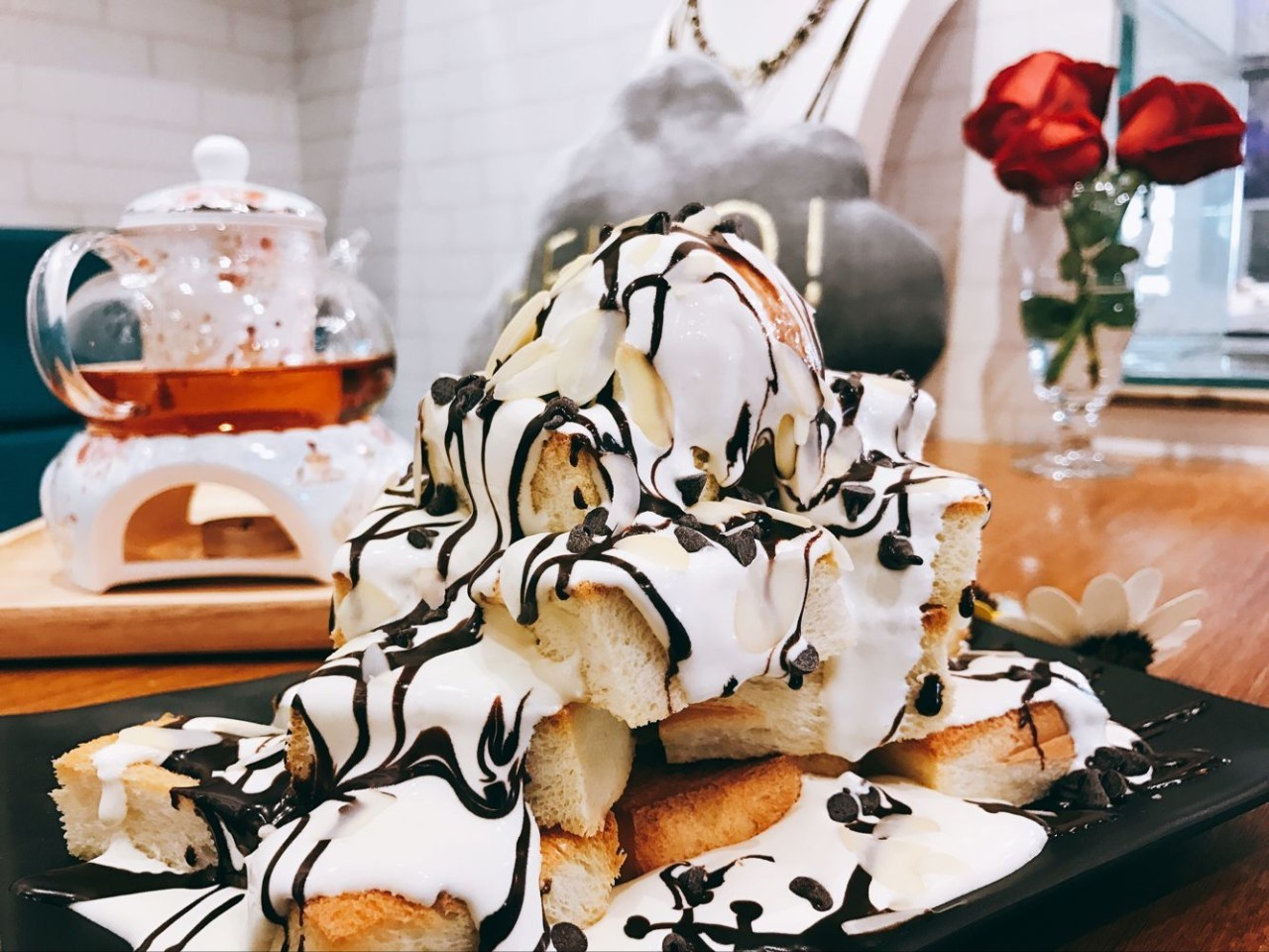 闺蜜聚会去哪好？来「GUMIHO」几个女孩把饰品店开在咖啡馆