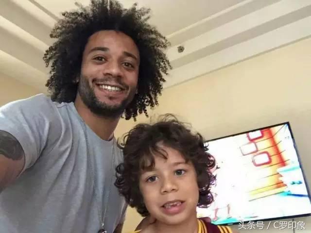 萌出一脸血的小孩,萌出一脸血萌娃