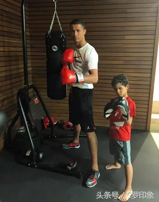 萌出一脸血的小孩,萌出一脸血萌娃