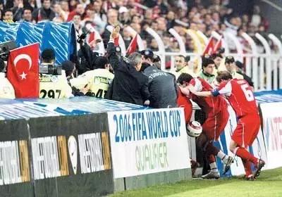 有胜利就有争斗，一起感受球场“火爆”瞬间！