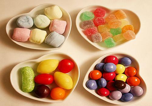 麻烦收起你的好心好意，我孩子不吃这些！