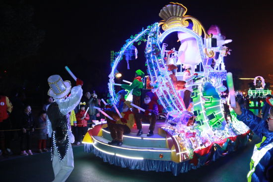 冬天来方特水上乐园玩,方特冰雪圣诞小镇