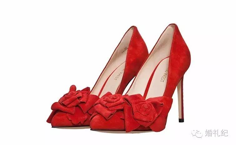 中式婚礼婚鞋应该穿哪样,哪种婚鞋配秀禾服好看