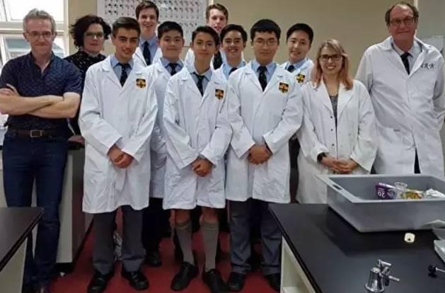 华裔中学生20美元破解救命药，奸商卖11万天价