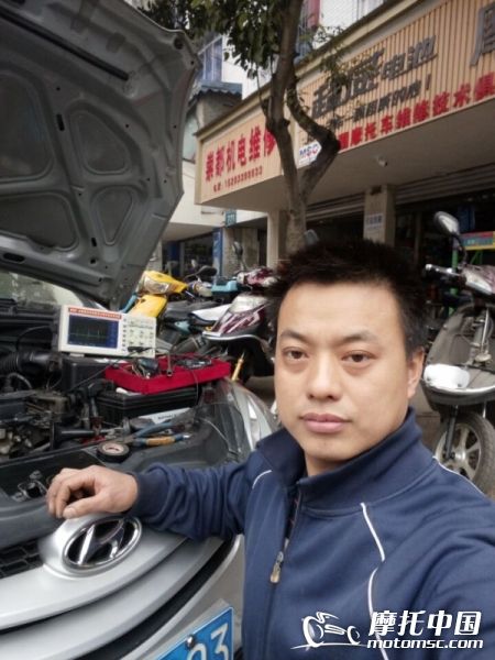 女司机开车起步不停熄火,女司机开车起步出错视频