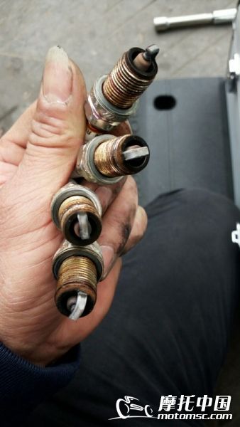 女司机开车起步不停熄火,女司机开车起步出错视频