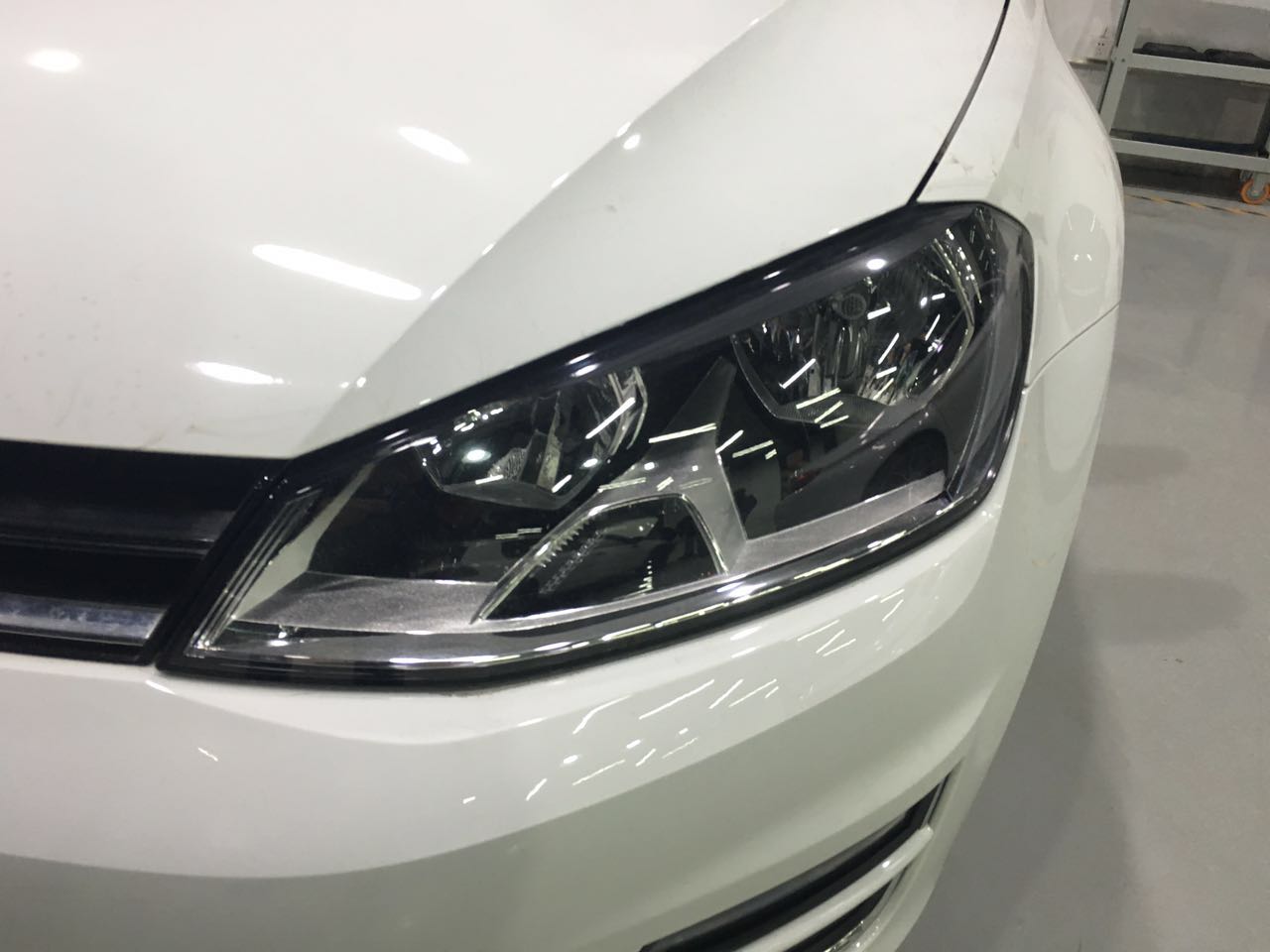 车灯都是爱车上必不可少的部件,汽车车灯多亮合理吗