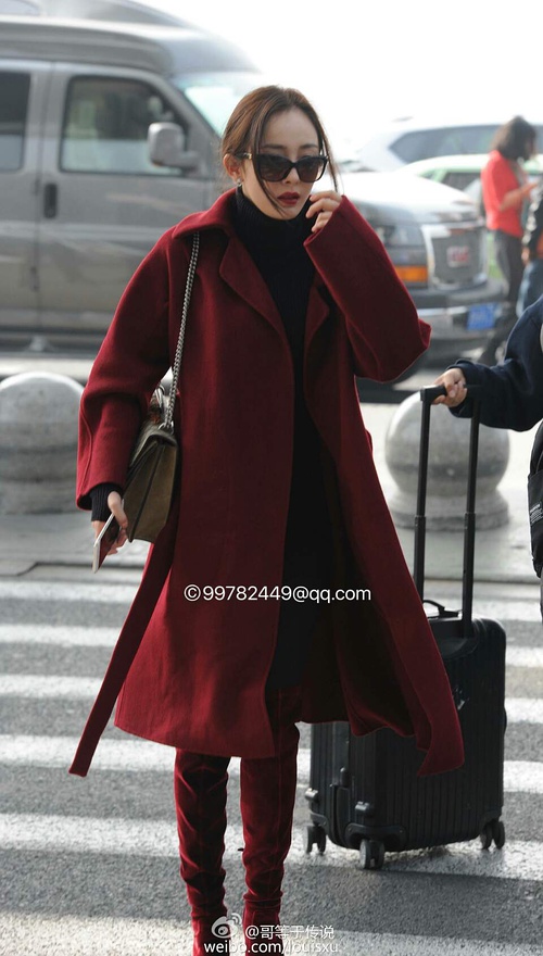 杨幂背奢侈品包,杨幂最近机场同款背包