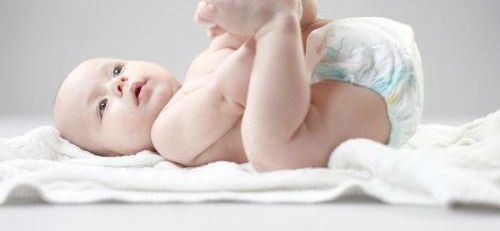 秋天宝宝屁股起红疙瘩,宝宝屁股上长瘊子怎么办