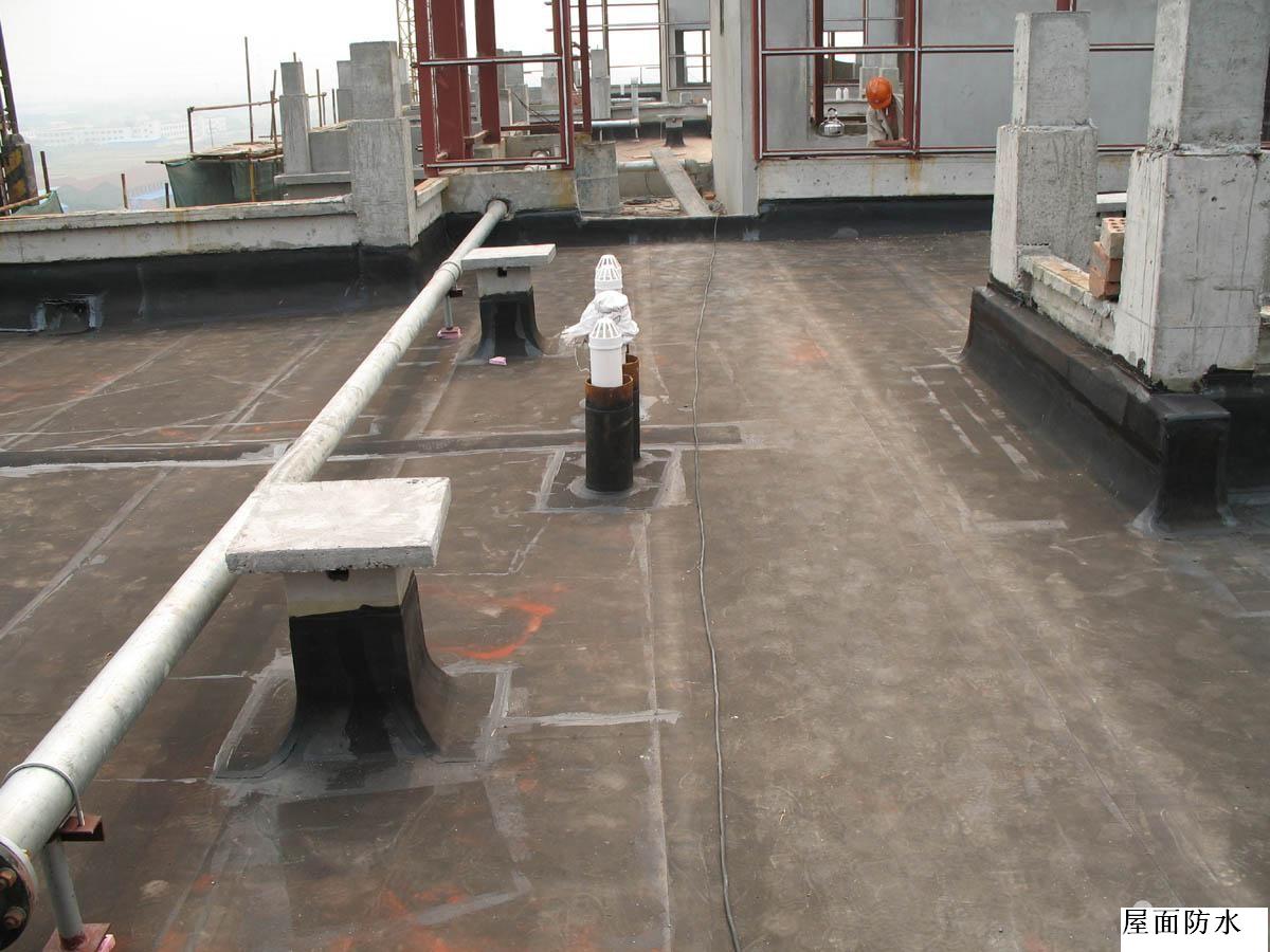 一到下雨就漏水,屋顶漏雨最佳解决方法