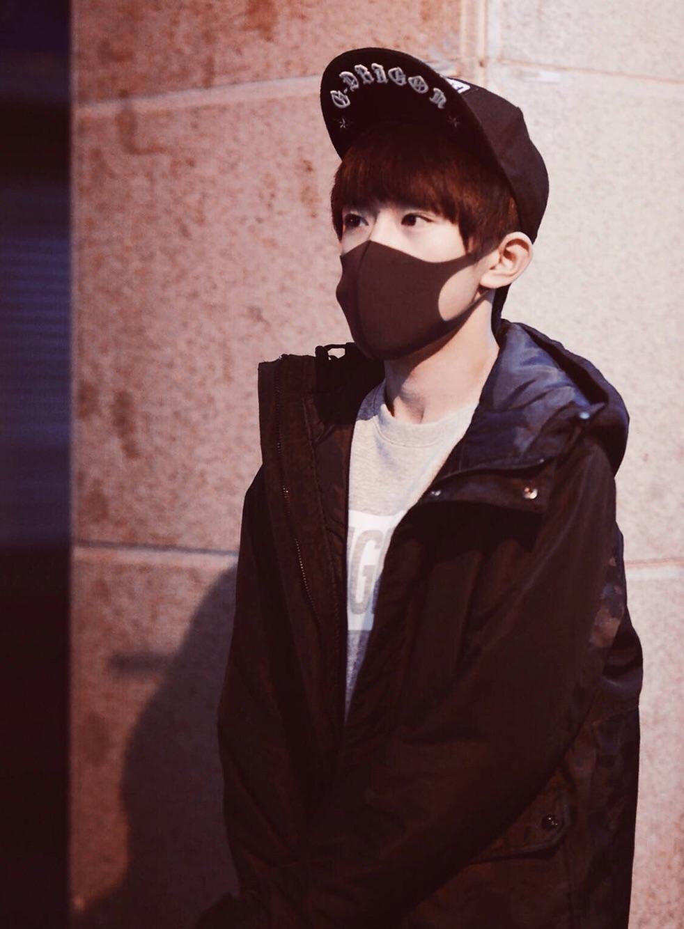 鹿晗刘诗诗易烊千玺杂志,鹿晗口罩防雾霾吗