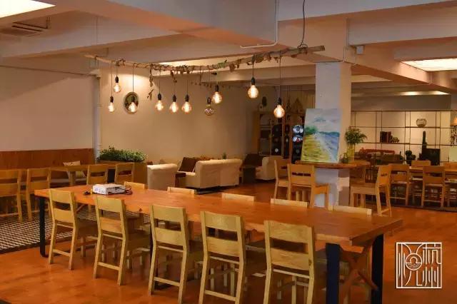 见过了那么多食堂,这家公司却为了员工吃得更好包下了一整片农场