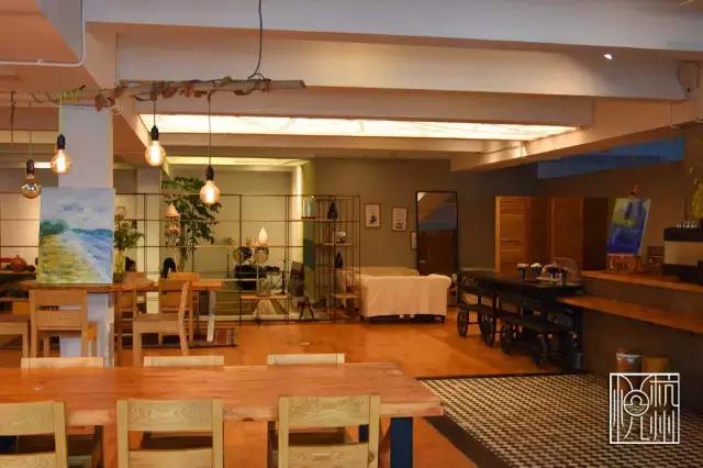 见过了那么多食堂,这家公司却为了员工吃得更好包下了一整片农场