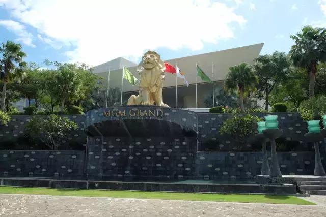 杨幂刘恺威最新一期从酒店出来,杨幂刘恺威法国巴黎定情之作