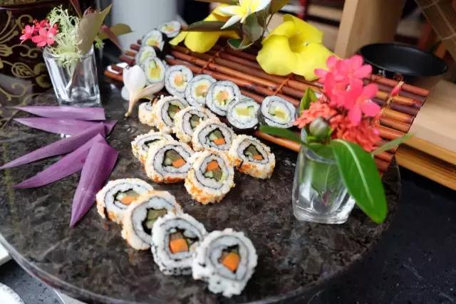 杨幂刘恺威最新一期从酒店出来,杨幂刘恺威法国巴黎定情之作