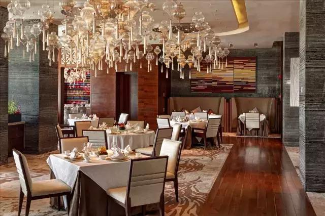 杨幂刘恺威最新一期从酒店出来,杨幂刘恺威法国巴黎定情之作