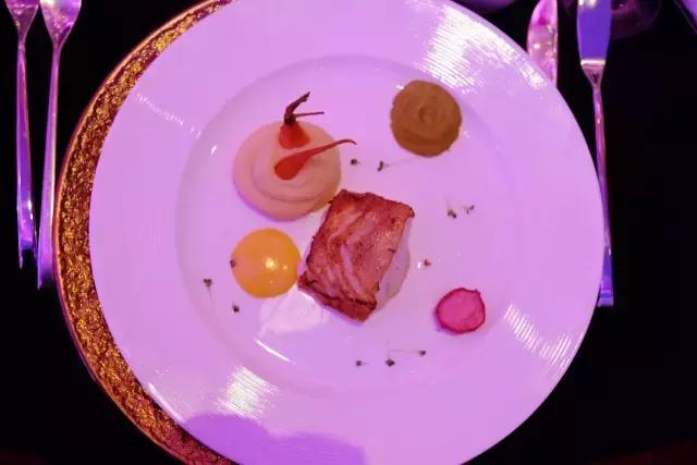 杨幂刘恺威最新一期从酒店出来,杨幂刘恺威法国巴黎定情之作