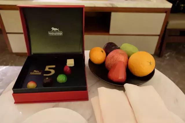 杨幂刘恺威最新一期从酒店出来,杨幂刘恺威法国巴黎定情之作