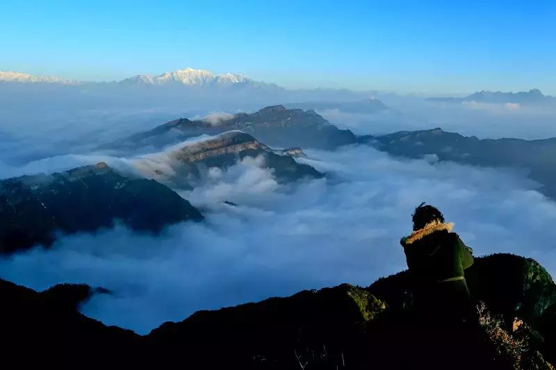 牛背山看的是什么雪山,牛背山上众多雪山示意图
