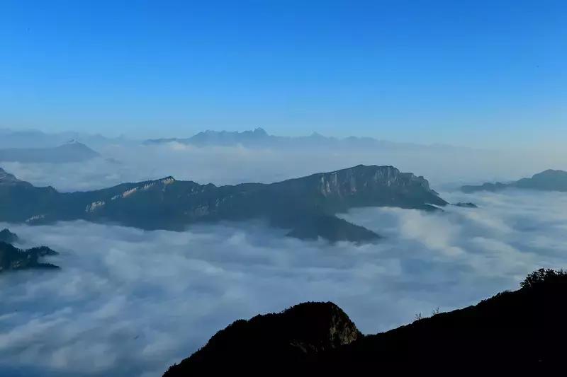 牛背山看的是什么雪山,牛背山上众多雪山示意图