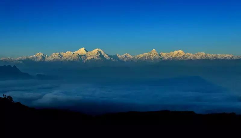 牛背山看的是什么雪山,牛背山上众多雪山示意图