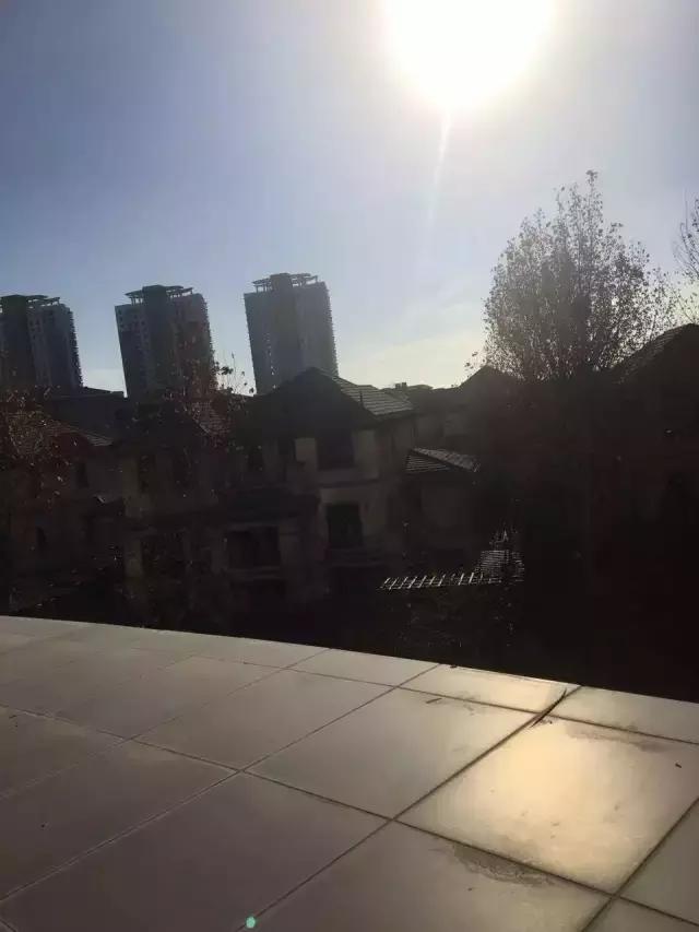 去不了远方就在家门口玩,去不了就在家门口滑冰