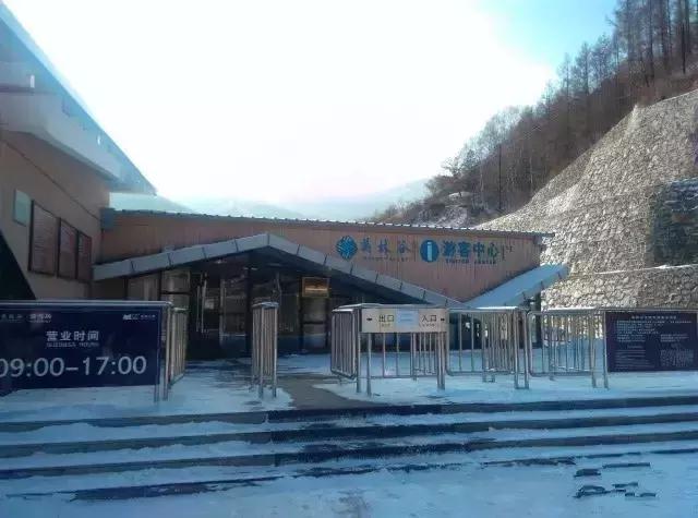 去不了远方就在家门口玩,去不了就在家门口滑冰