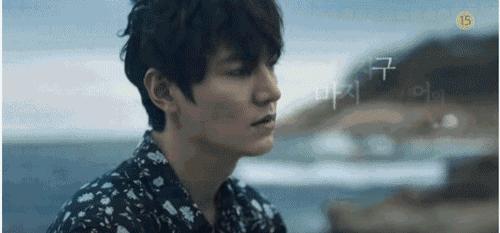 一千块的卫衣,一万块的鞋,就算做了人鱼,全智贤也要时髦到底!