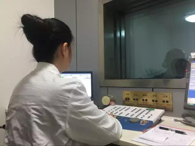女人生孩子后会改变原来的声音吗,为什么生完孩子声音变得像男的