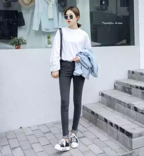 叫醒她们的不是梦想，而是冬天说卷就卷起的裤腿