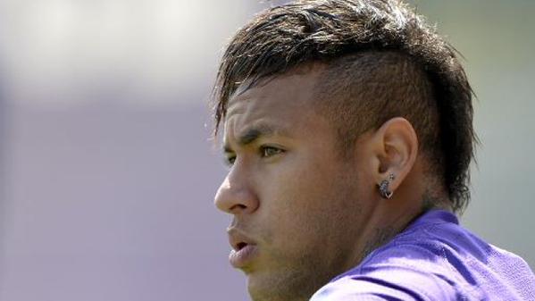 还记得足球巨星们的首球吗？