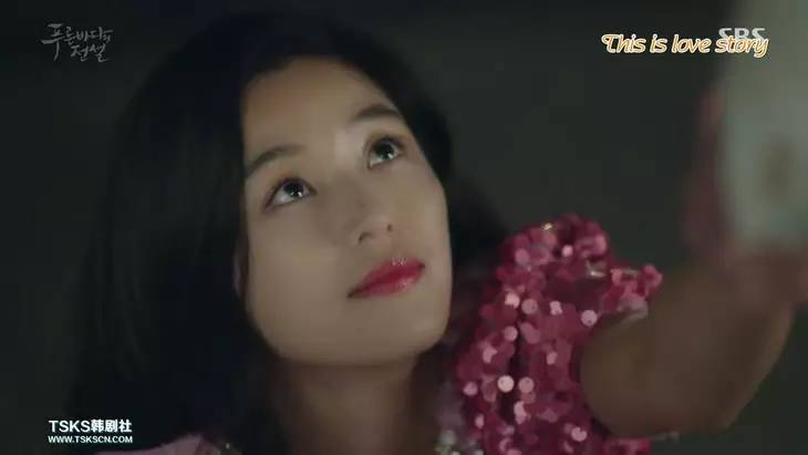 一千块的卫衣,一万块的鞋,就算做了人鱼,全智贤也要时髦到底!