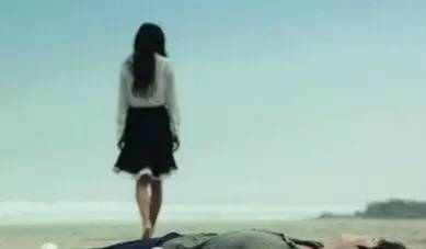 一千块的卫衣,一万块的鞋,就算做了人鱼,全智贤也要时髦到底!