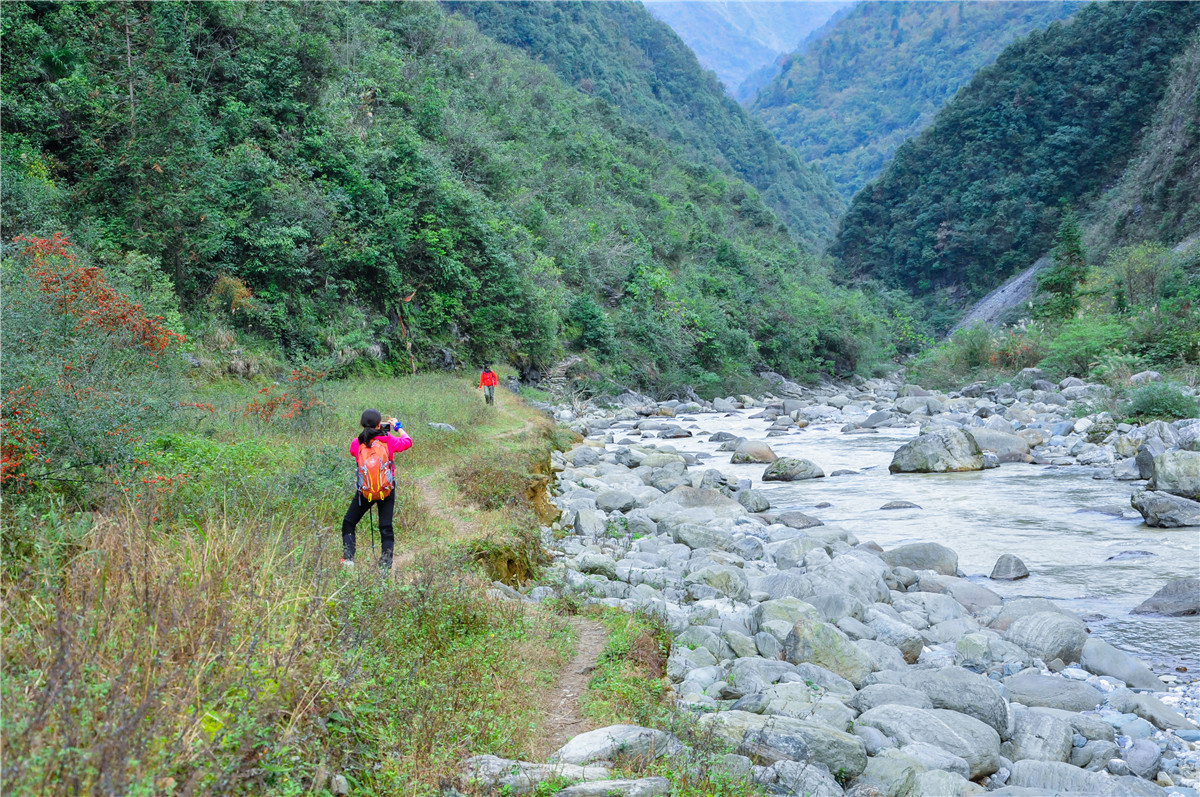 侠之梦受邀参与恩施坪坝营线路测试，冬季溯溪，冰冷刺骨，第一天