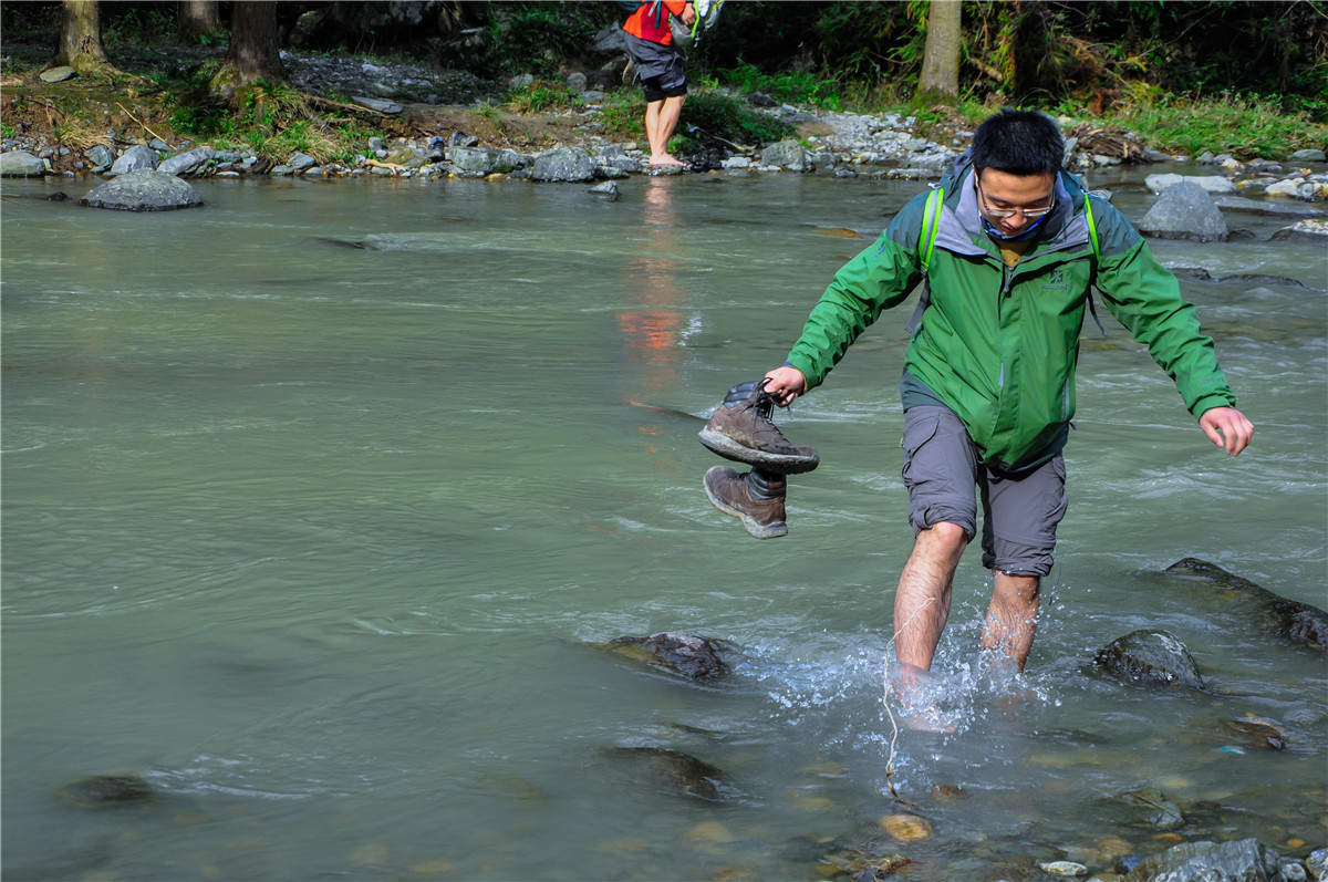 侠之梦受邀参与恩施坪坝营线路测试，冬季溯溪，冰冷刺骨，第一天